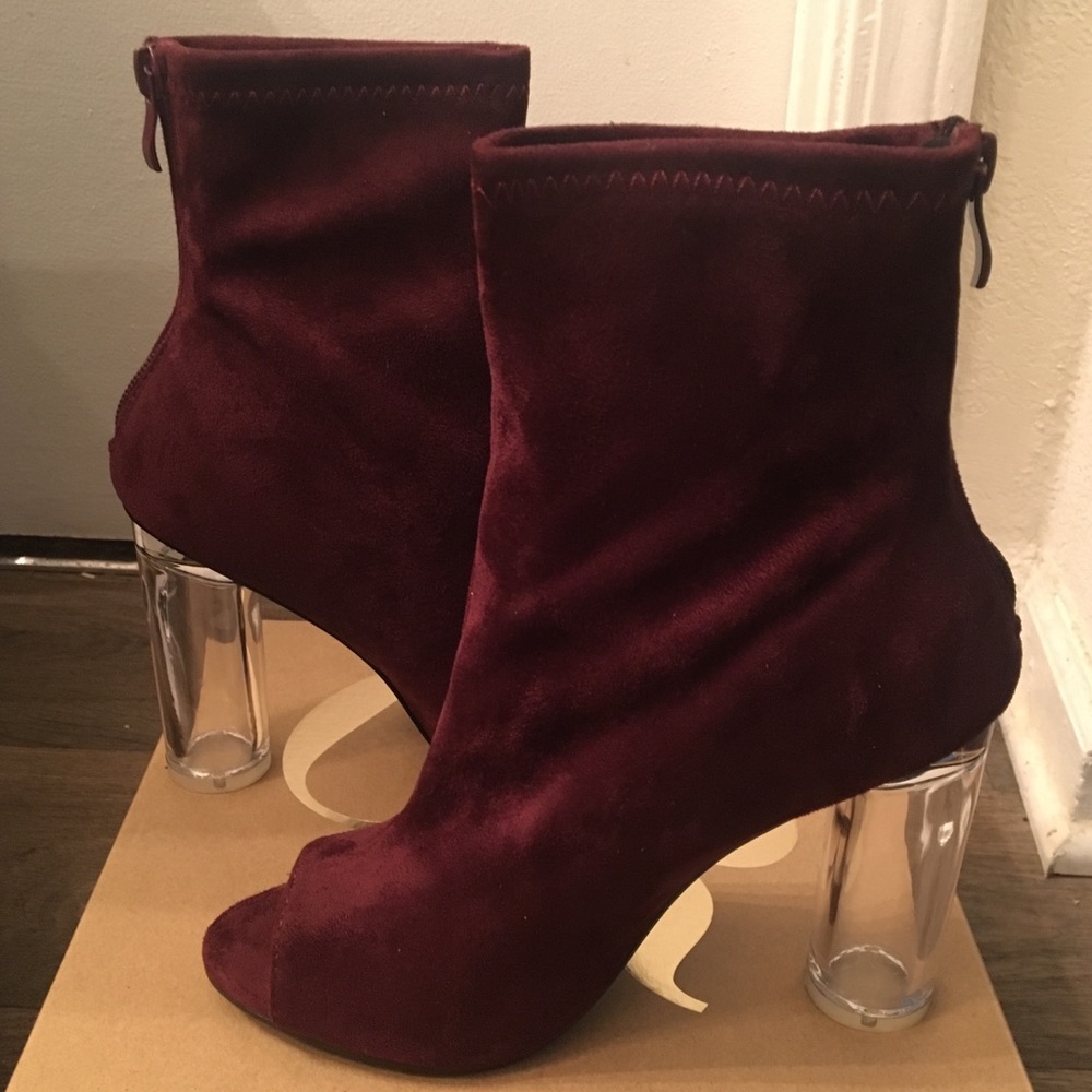 Cute booties with a lucite heel! *Final Price*